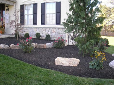 Landscaping With Mulch Versus Rocks
