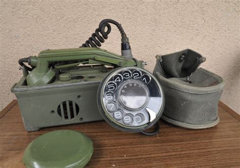 Poljski vojni telefon s brojčanikom