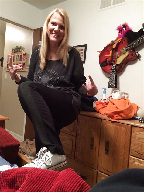 Sexy Milf Wearing Sexy Converse Sneakers Porn Pictures Xxx Photos Sex Images Pictoa