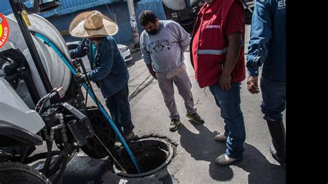 Las Mangas del Chaleco con Santos Briz Está Fuerte el Olor a