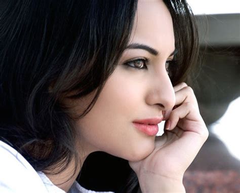 Sonakshi Sinha Hot Wallpaper Bollywood Celebrities Wallpaper
