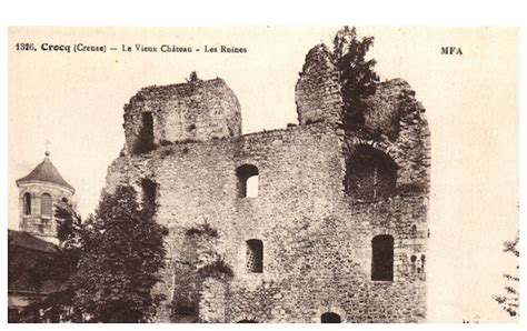 Crocq - Le vieux château - Carte postale ancienne et vue d'Hier et