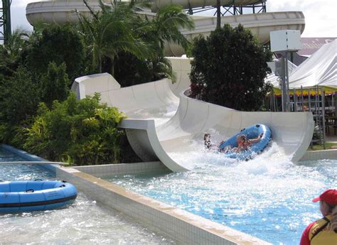 Mammoth Plunge Water Slide At Wetnwild Gold Coast Parkz Theme Parks