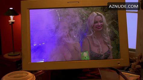 MINDY ROBINSON Nude AZNude