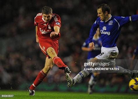 1140 Steven Gerrard Everton Photos And High Res Pictures Getty Images