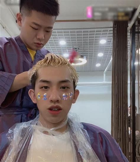 Hot boy bản sao Tỉnh Bách Nhiên lộ nhan sắc sau lớp khẩu trang dân mạng thất vọng nghĩ thà