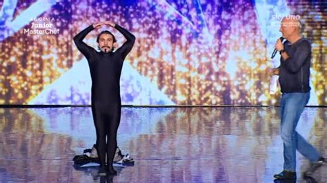 Simone Barbato Il Mimo Di Zelig A Italia S Got Talent 2015