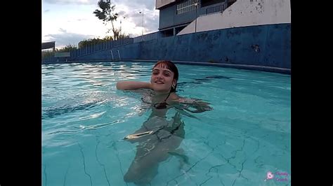 Vídeos nadando desnuda XVIDEOS
