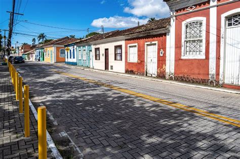 Casas Coloridas De Arquitectura Portuguesa Colonial En Ribeirao Da Ilha