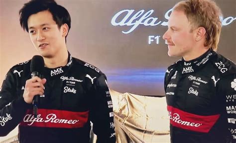 Presentazione Alfa Romeo 2023 Bottas E Zhou Impazienti Di Scendere In