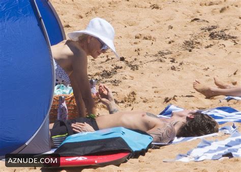 Nicole Kidman Wearing A White Polka Dot Bikini For A Christmas Eve Day At Palm Beach Sydney