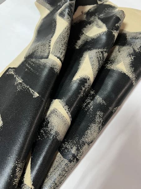 КРС Спилок Толщина:1.0-1.2 Цена:15₽/дм2 Цвет:чёрная абстракция Размер ...