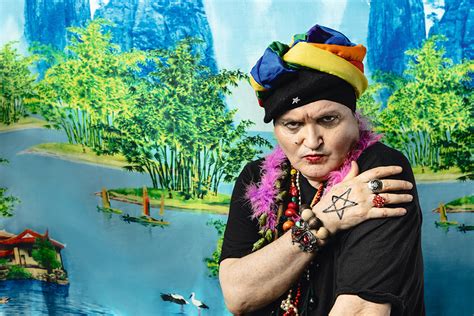 Cómo reclutar a un joven gay para que sea guerrillero RevistaOrsai