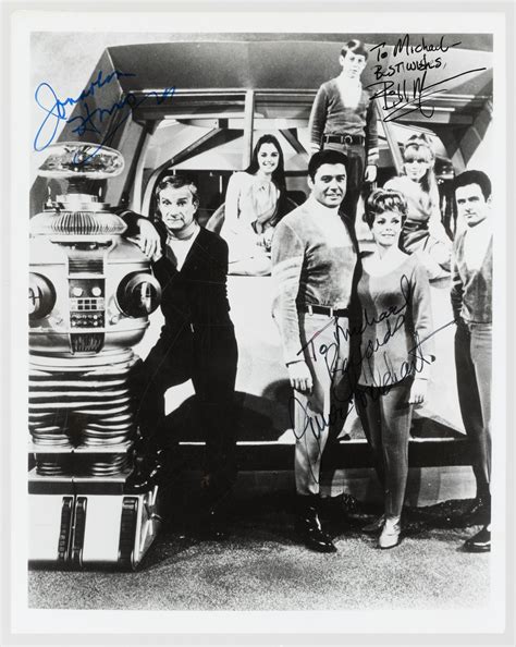 lost in space tv show actors 8