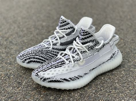 Обзор кроссовок Adidas Yeezy Boost 350 V2