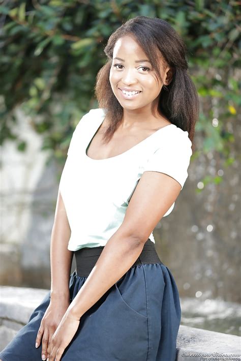 Busty Ebony Teenager Serena Blair Showing Off Her Large Black Girl Tits Porn Pictures XXX