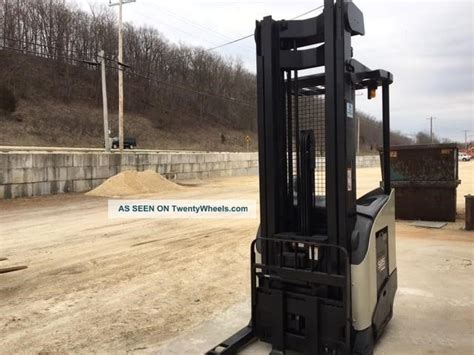 2004 Crown Rr5220 45 Stand Up Forklift Lift Truck