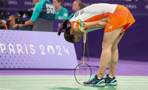 Lỡ cơ hội vàng ở set mở màn hot girl cầu lông Nguyễn Thùy Linh dừng