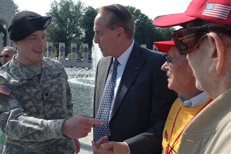 Soldiers greet 600 WWII veterans at memorial | Article | The United ...