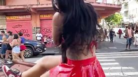 Kau Martini Mostrando A Buceta Na Parada Gay Cnn Amador