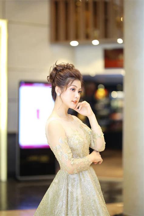 MC gây xôn xao khi mặc bikini lên sóng bây giờ ra sao