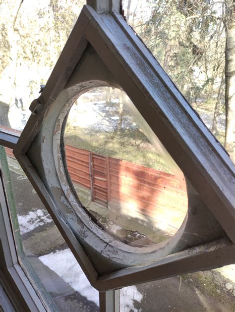 Почему за 120 лет стекло в рамах начинает стекать вниз: дом в России ...