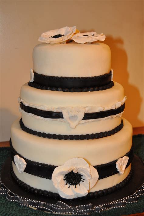 Black And White Wedding Cake - CakeCentral.com