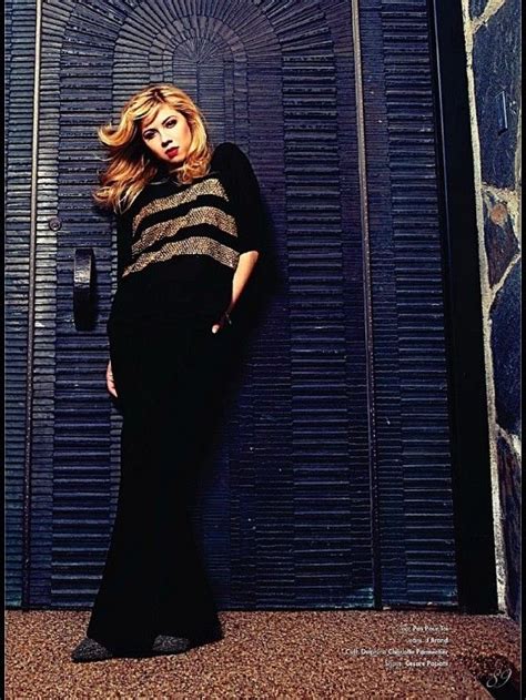 Фото №48 Дженнет МакКарди