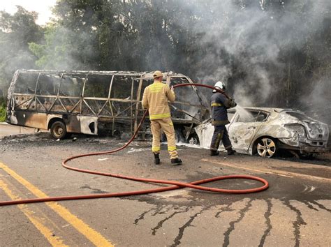 Mulher Morre Ap S Acidente Entre Micro Nibus E Carro Na Pr Em