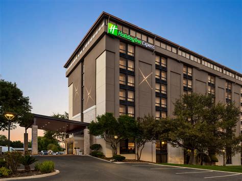 Hotel Near San Antonio Airport | Holiday Inn Express San Antonio-Airport