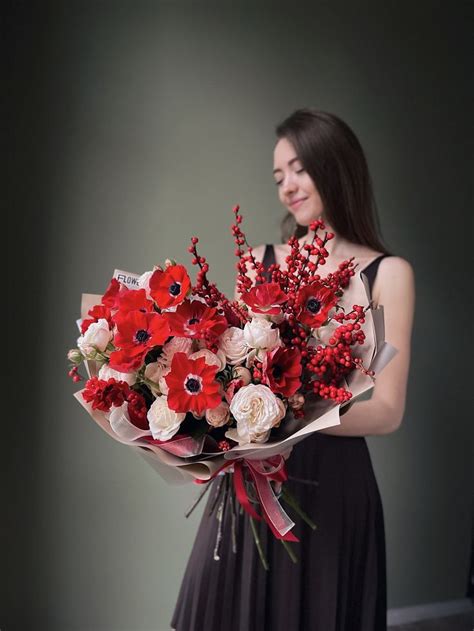 Красный букет с анемонами | Red wedding flowers, Flower bouquet diy ...