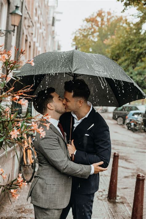 Rainy Wedding Wedding Kiss Lgbtq Wedding Romantic Wedding Kissing Couples Cute Gay Couples