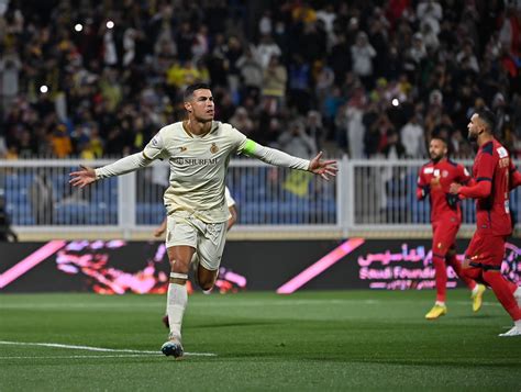 Cetak Hattrick Cristiano Ronaldo Bawa Al Nassr Ke Puncak Klasemen Caberid