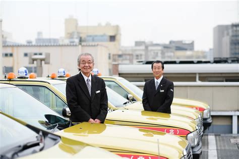 写真作品：タクシー運転手の男性2名（春駒交通株式会社・東京都北区浮間）｜カメラマン派遣のdeltaphoto