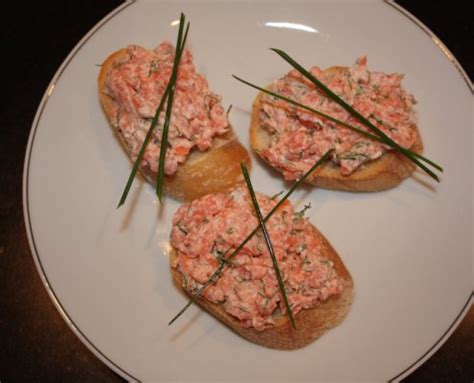 Lachstatar Crostini