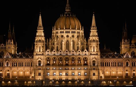 Ucplaces Queen Of The Danube Walking Tour Of Budapest Hungary