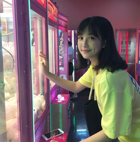 Cô bạn Trung Quốc được mệnh danh hot girl má lúm vì xinh như búp bê