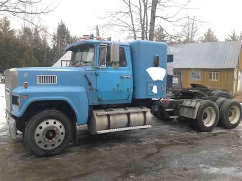 Ford Ltl 9000 1987 Sleeper Semi Trucks