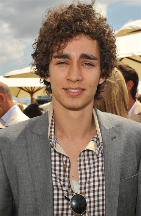 See The Umbrella Academys Robert Sheehans Hottest Photos Popsugar