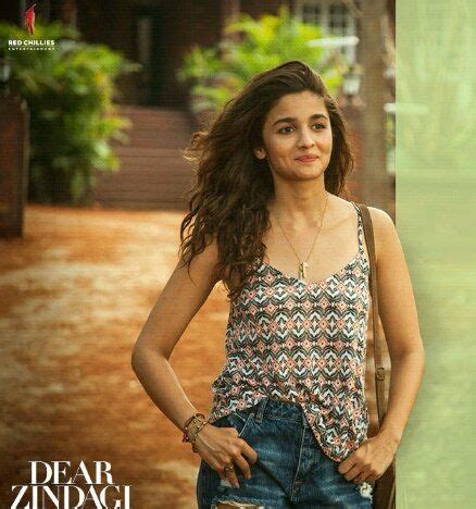 Alia Bhatt Dear Zindagi Accessories : Alia bhatt and shah rukh khan ...