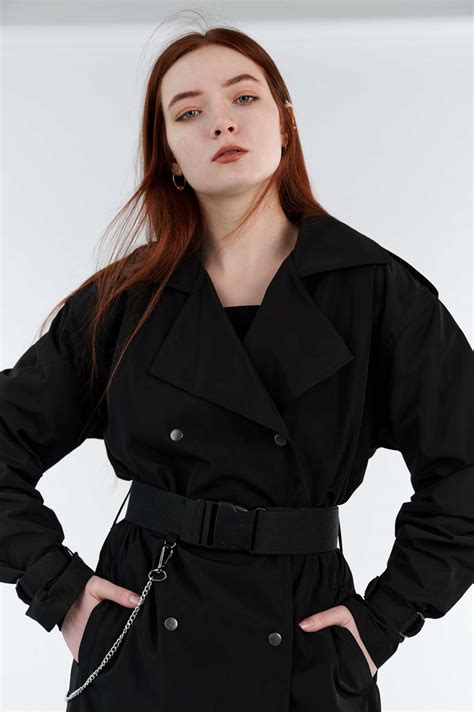 Черный плащ женский с цепью ветровлагозащитный купить в интернет ...