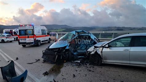 Foggia Incidente Stradale Sulla Statale 17 Morta Maria Letizia Micco