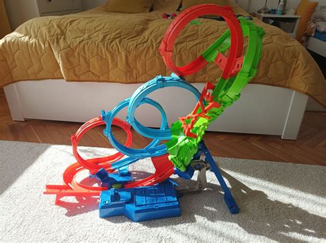 Hot wheels let s race poczwórna pętla hxr kraksa zestaw z napędem