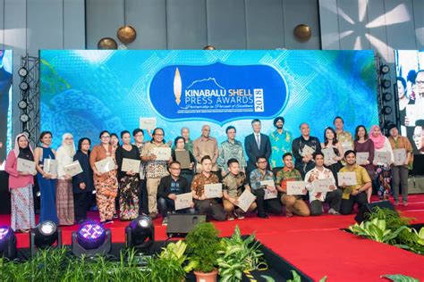 Nine Borneo Post Journalists Receive Kinabalu Shell Press Awards