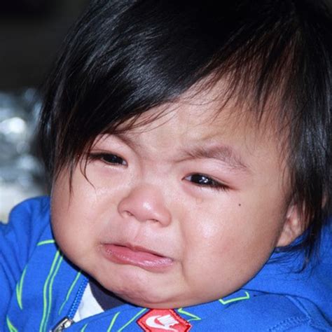 Por que meu bebê chora para dormir? - Consultora de Sono