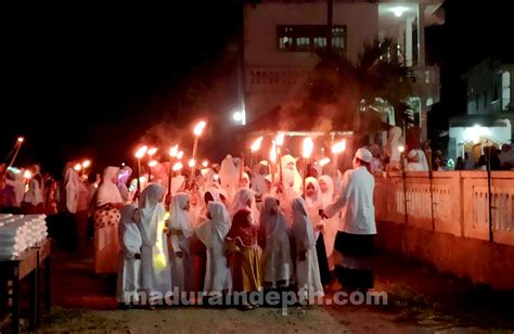 Malam 1 Muharram Ratusan Santri Gelar Parade 1000 Obor Sambut Tahun