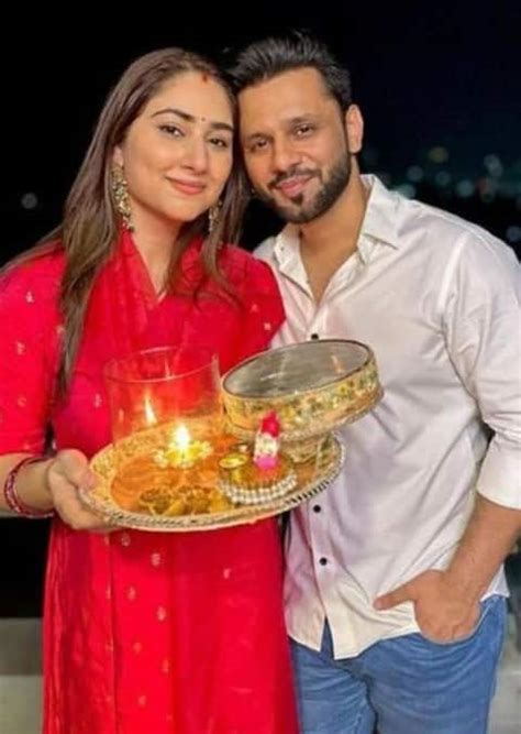 Mouni roy looks hot in lehnga set at lakme fashion week ramp check out her pics LFW लहग सट