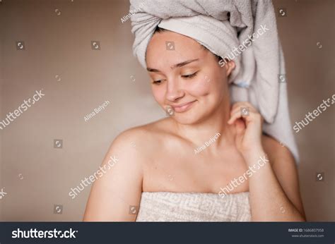 20 195 Naked Woman Bathroom Images Stock Photos Vectors Shutterstock