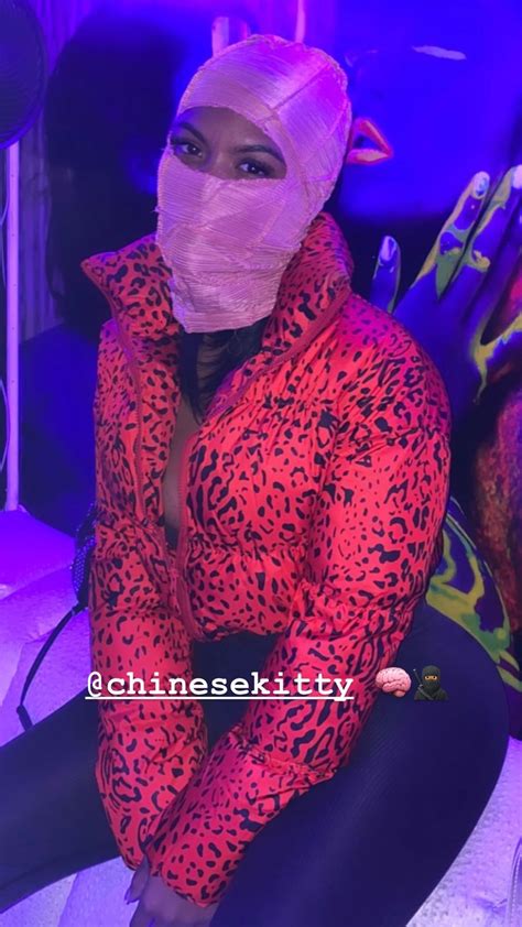 Chinese Kitty Outfit from December 15, 2022 | WHAT’S ON THE STAR?