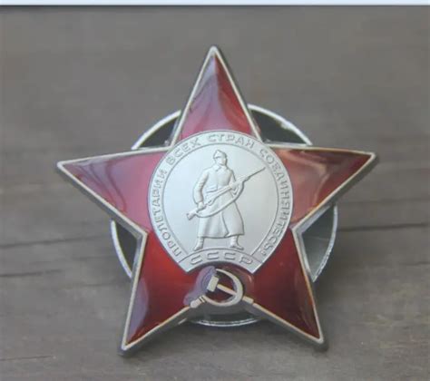 Russia Medal Soviet Union Badge Emblem Lapel Pin Red Revolutionary